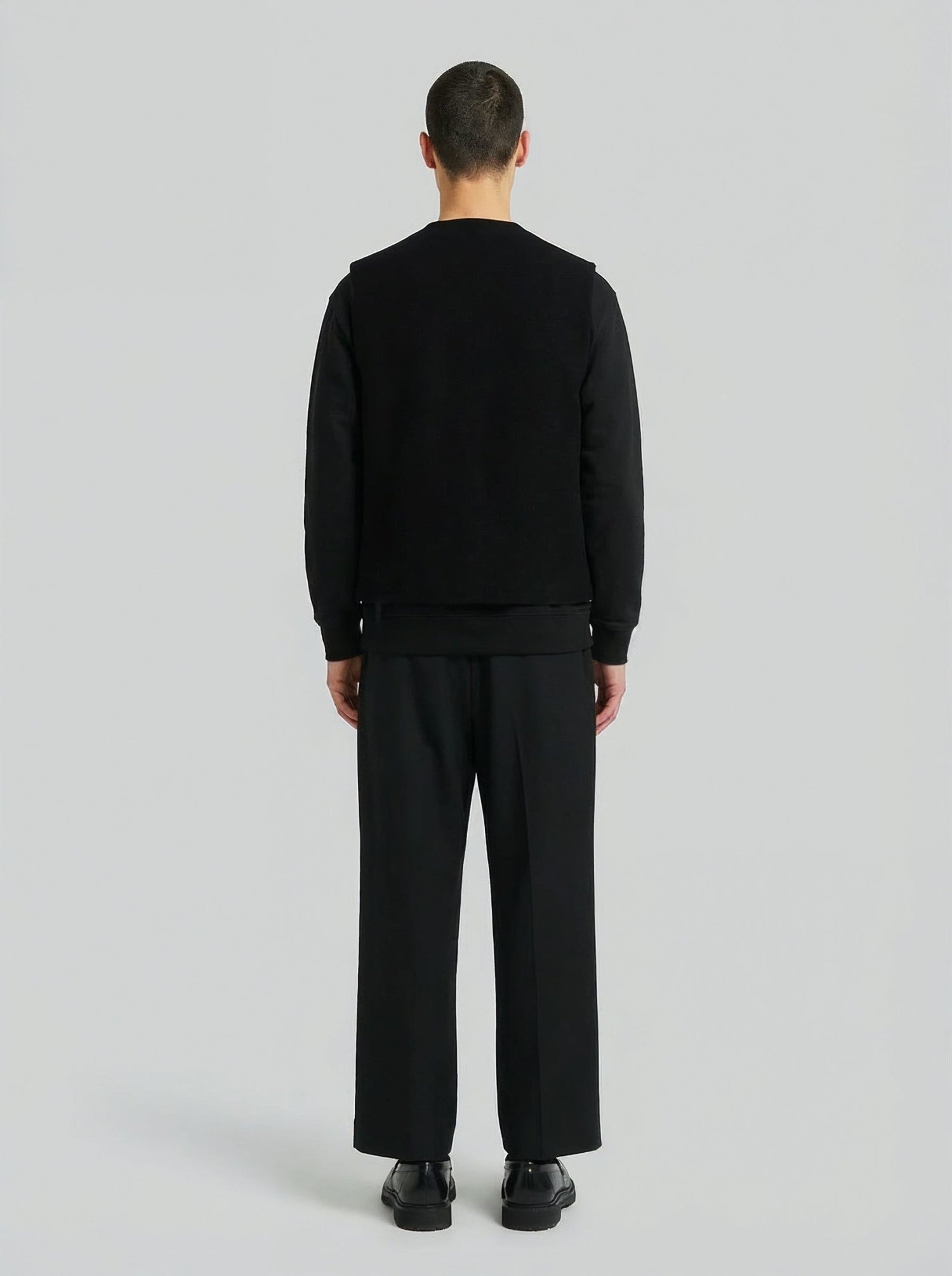 LA VESTE SANS MANCHES NOIR EN LAINE