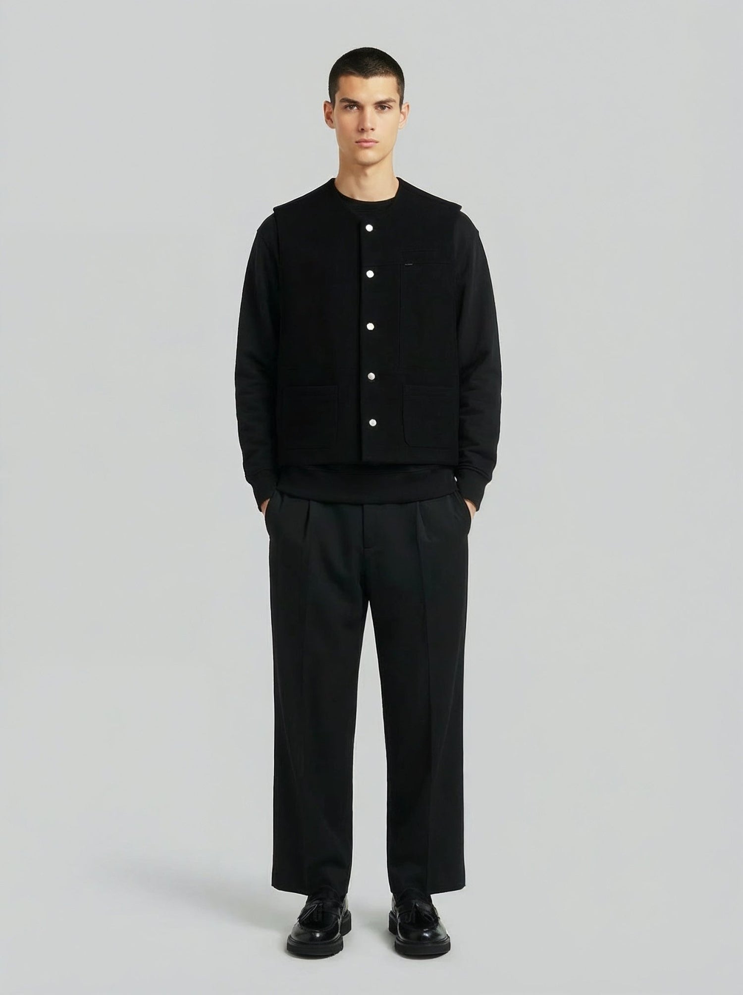 LA VESTE SANS MANCHES NOIR EN LAINE